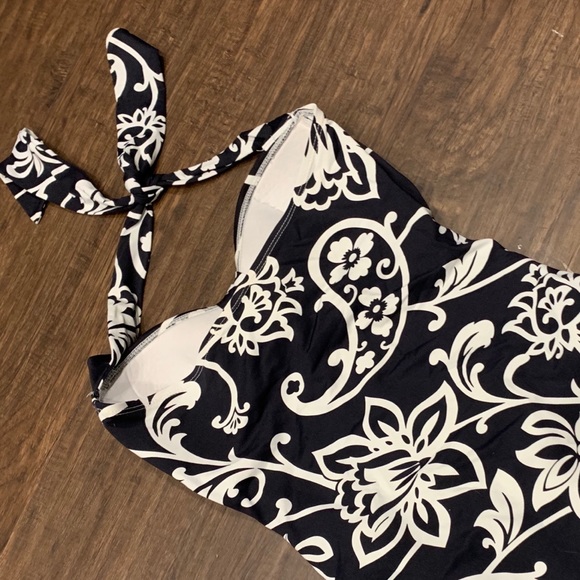 Tommy Bahama Ruched Halter One-piece Swimsuit Sz 8 - Picture 3 of 6